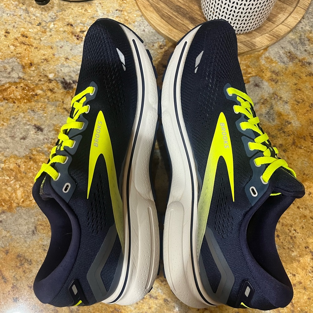 Brooks Ghost 15 size 10 - Picture 7 of 9